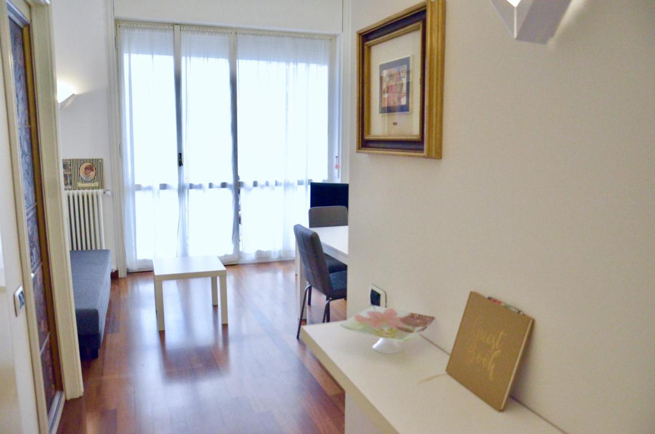 New Renovated Apartment With Balcony Porta Romana Milan Exterior photo